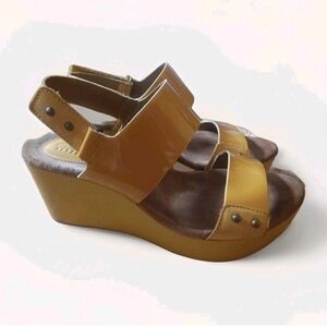 Clarks Artisan Yellow Wedge Sandal Women's 7.5M